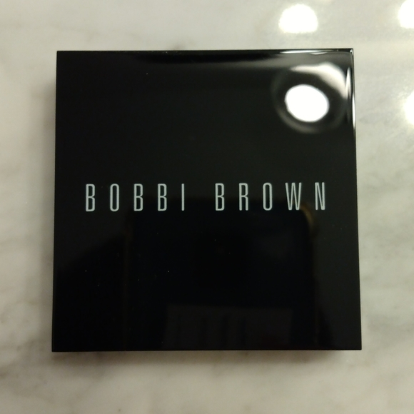 Bobbi Brown Brightening Brick - Picture 2 of 6